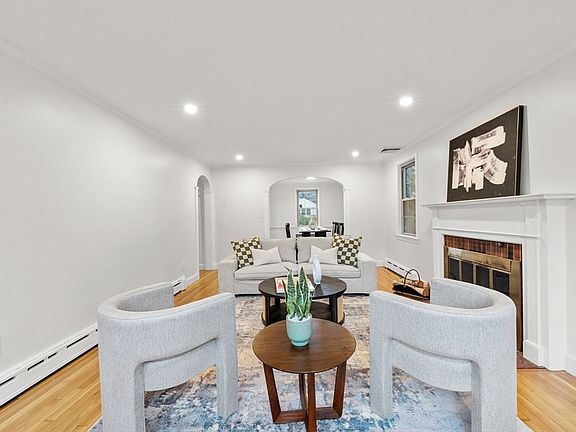 4th image of 67 Hillsboro St