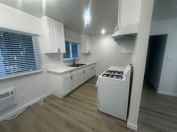 3rd image of 13001 Vanowen St APT 3