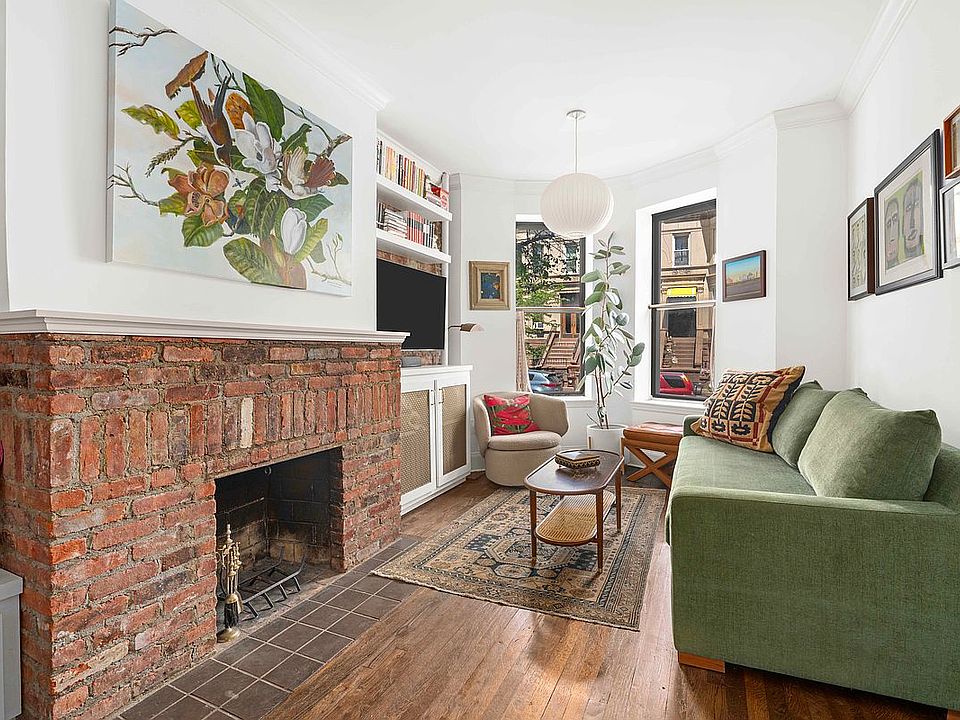 1st image of 452 15th St APT 1R