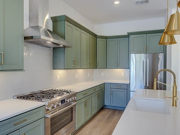 3rd image of 110 Myrtle St #B
