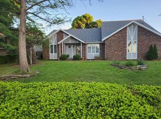 1310 E Knobhill St, Springfield, MO 65804