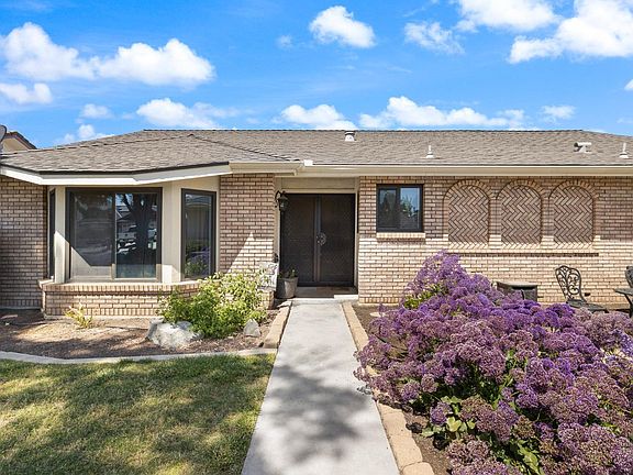 4th image of 1274 Oxford Way