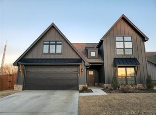 8619 N 76th East Pl, Owasso, OK 74055