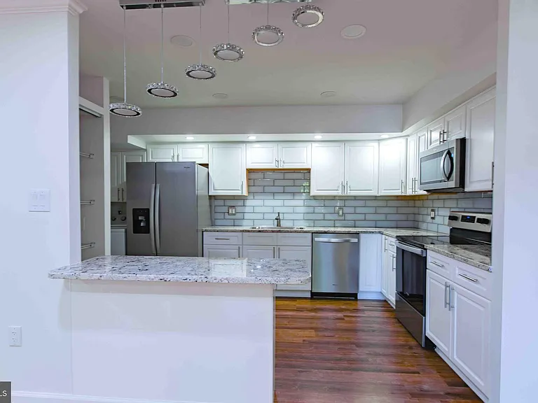 1 Stonehenge Cir #2 — Photo 13