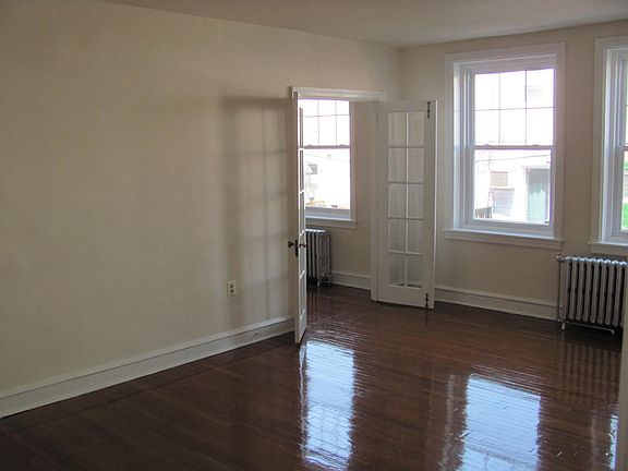 2nd image of 7000 Lincoln Dr