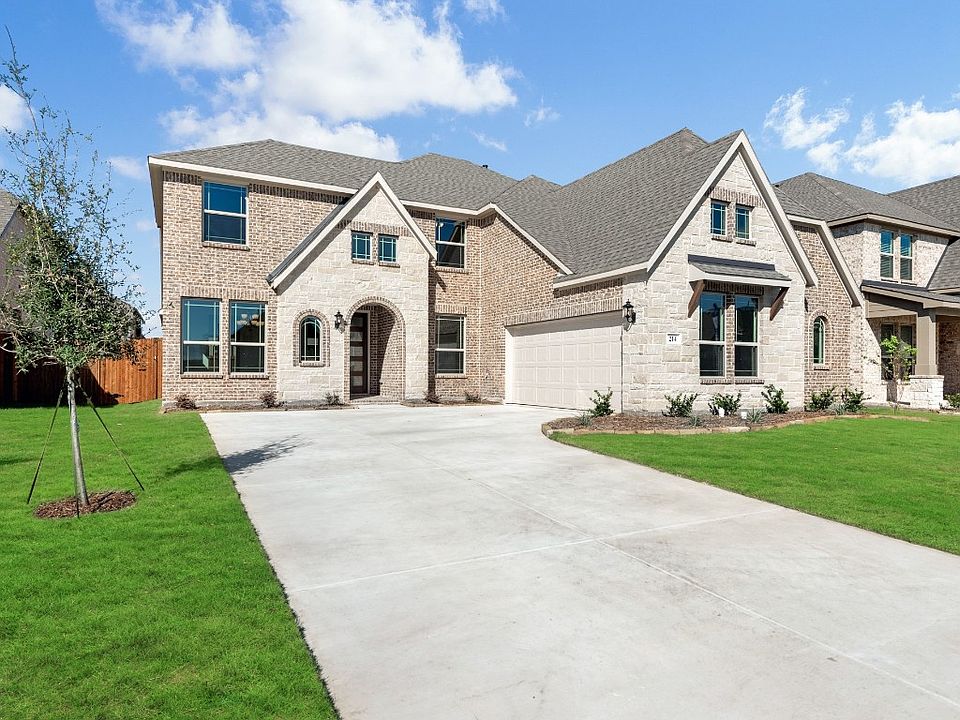 1st image of 214 Lakewood Ln