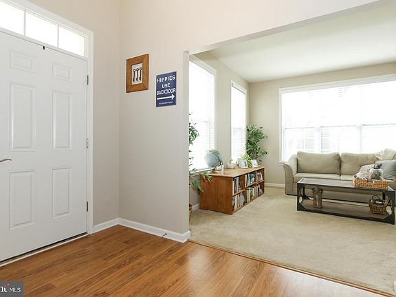 4th image of 221 Wickerberry Dr