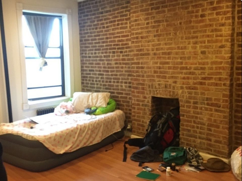 2nd image of 60 Pineapple St