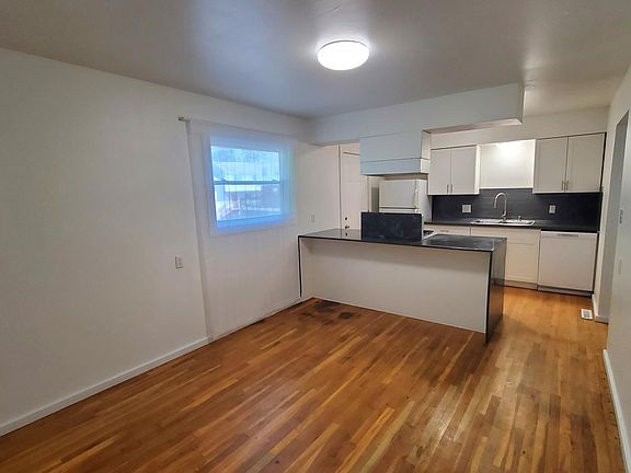 3rd image of 470 Zahn Dr Unit 5