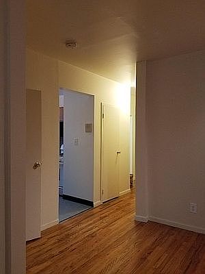 5th image of 456 W 37th St APT 4R