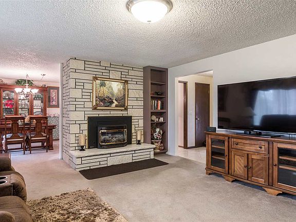 3rd image of 115 E Salmon Ave