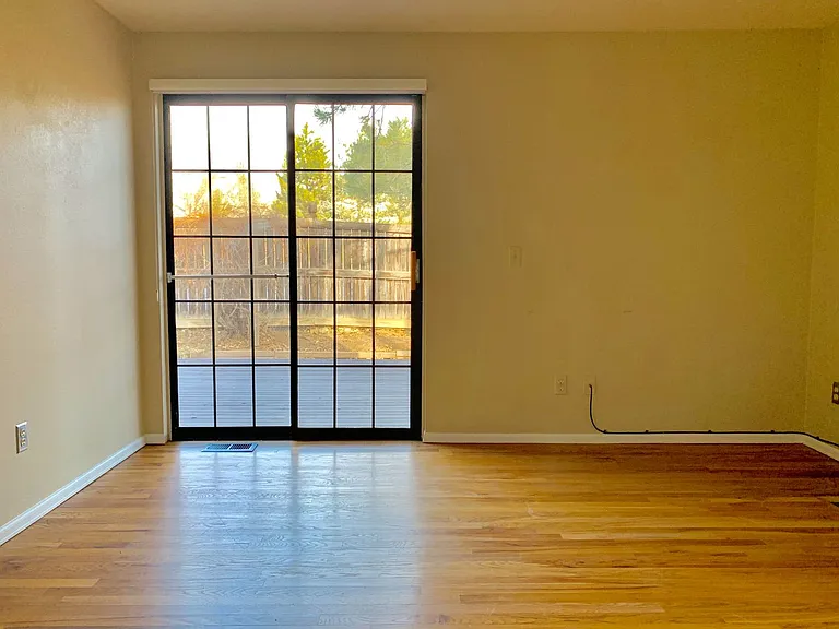 543 W Sycamore Cir — Photo 4