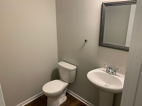 5th image of 144 Daisy Ave