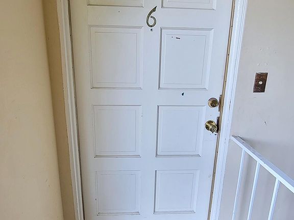 5th image of 830 Arizona Ave #206