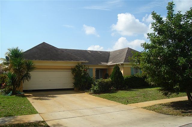 1st image of 9570 Belaire Dr