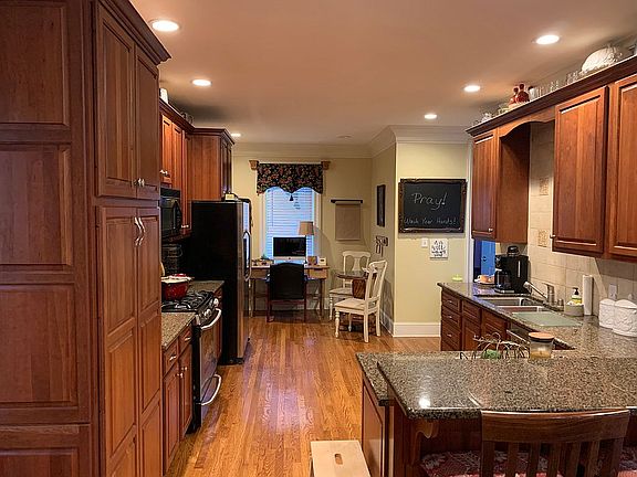 5th image of 111 Pine Needle Ct