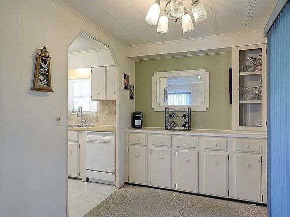 3rd image of 1035 Royal Palm Dr