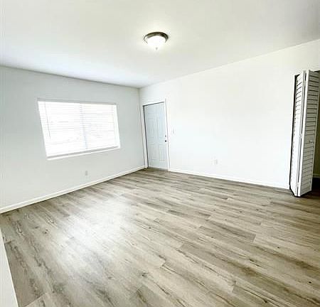2nd image of 911 42nd St
