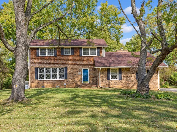140 Pin Oak Dr, Hendersonville, TN 37075