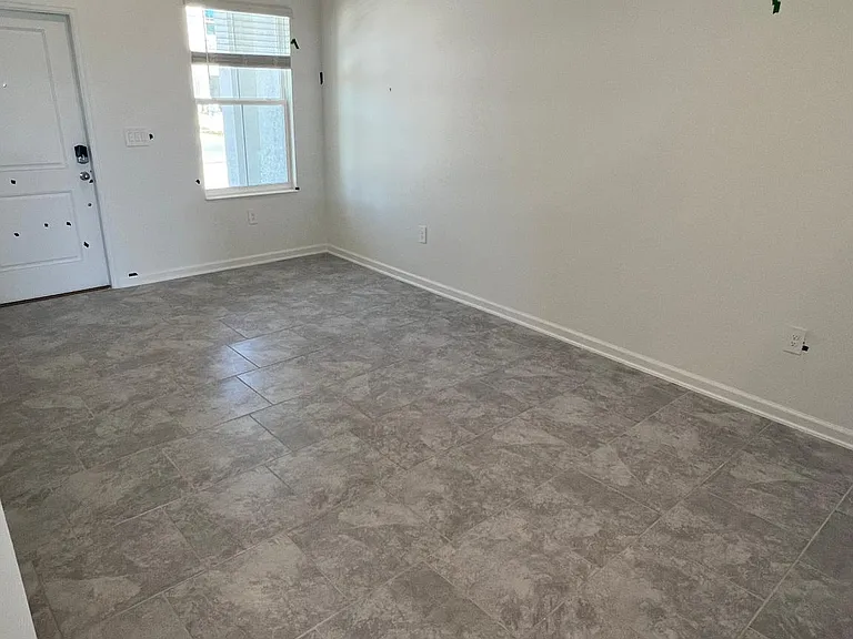 3263 Laurent Loop — Photo 2