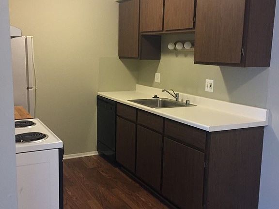 2nd image of 670 Ann St APT 202