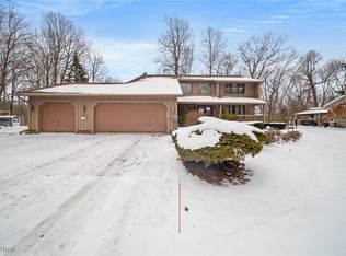 8638 Harvest Home Dr, Mentor, OH 44060