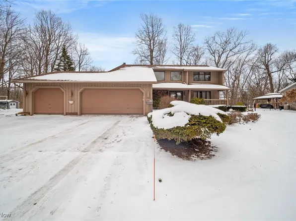 8638 Harvest Home Dr, Mentor, OH 44060