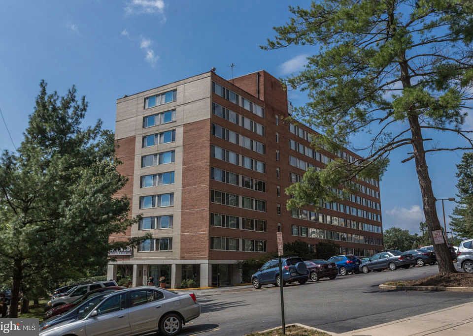 1st image of 1210 N Taft St APT 703