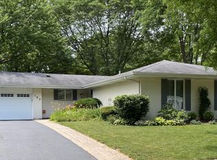 102 Bedford Ln, Geneva, IL 60134