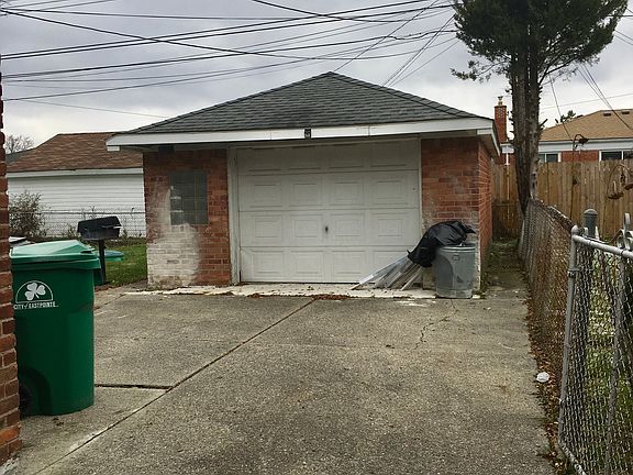 1 Car Garage