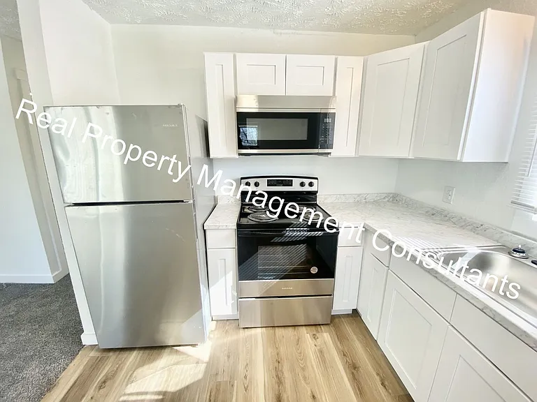 902 Twin Oaks Ter — Photo 6