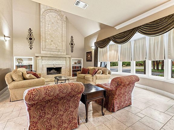 5th image of 601 Winding Oak Dr