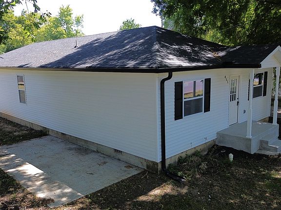 2nd image of 411 Glenn St