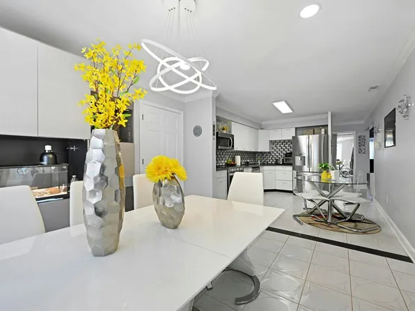 10 Fourwood Ct, Baltimore, MD 21209