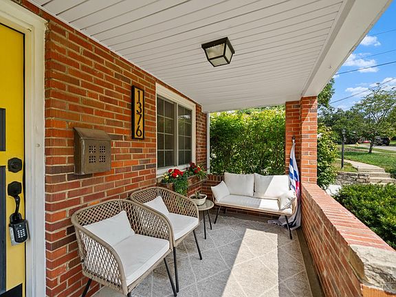3rd image of 1376 Teakwood Ave