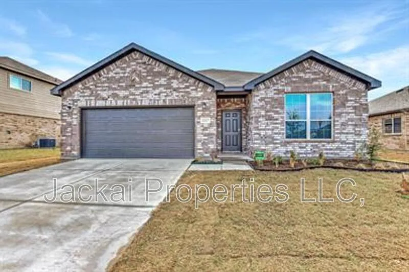 4 bed, 2.0 bath, 1952 sqft, $2,500 — Photo 2