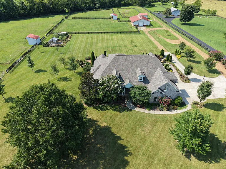 2577 Tom Anderson Rd — Photo 2
