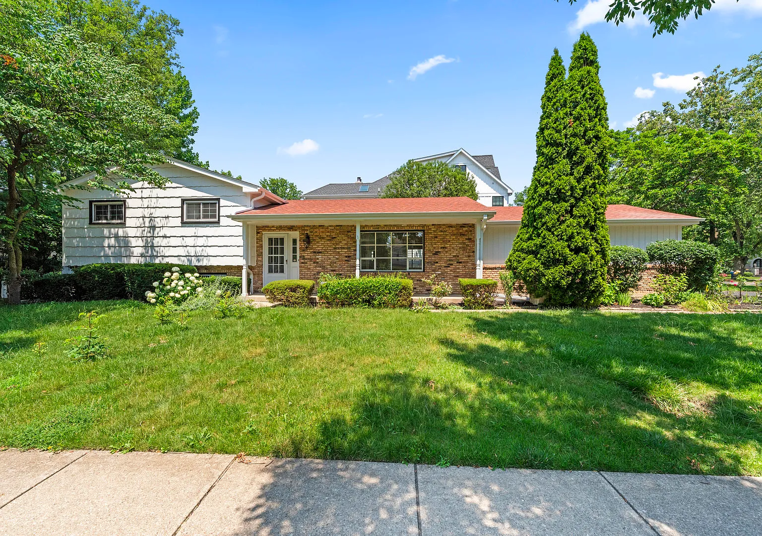3 bed, 2.5 bath, 1396 sqft, $4,700 — Photo 1