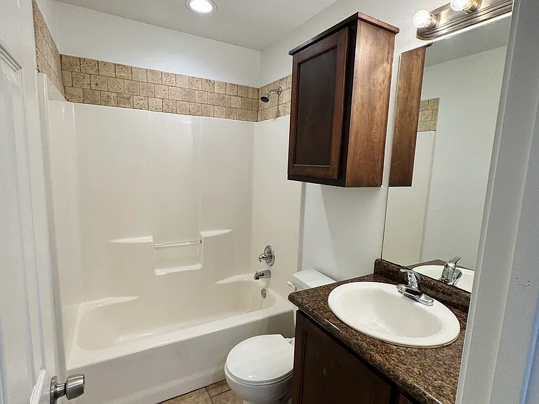 105 W Fairview St #4 — Photo 6