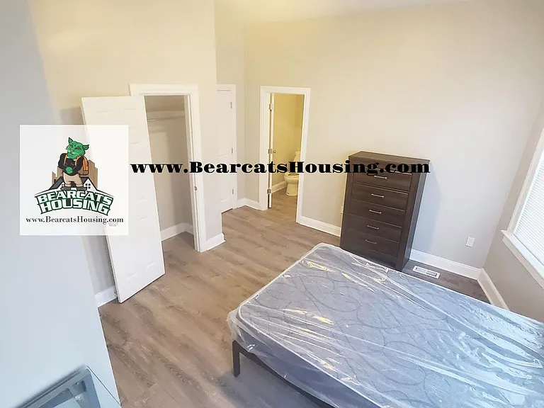 27 Leroy St — Photo 11