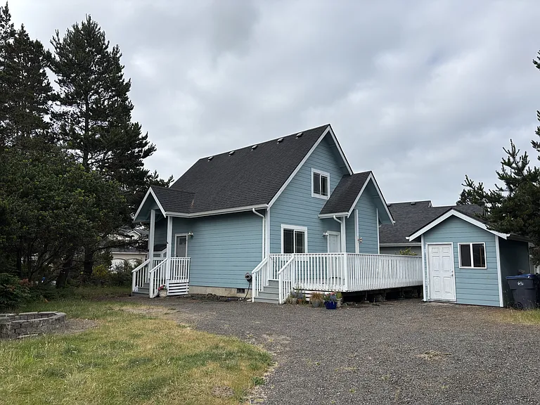 905 Pacific Surf Ave SW — Photo 1