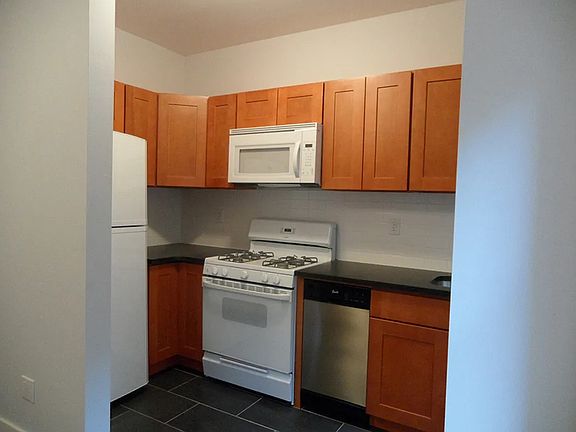 3rd image of 495 8th St APT 2