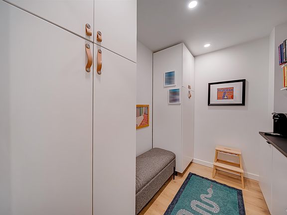 4th image of 760 Kingsway #201