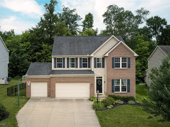 1054 Kings Cross Dr, Wadsworth, OH 44281