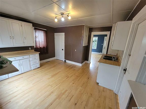 5th image of 4708 48th St E