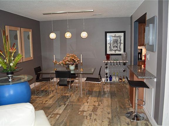 4th image of 202 Esplanade 104 Way