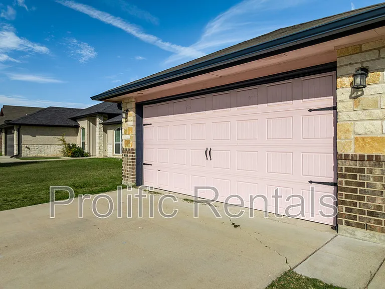 5301 Primavera Ln — Photo 6