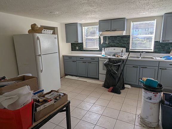 5th image of 2632 Winchester Ave