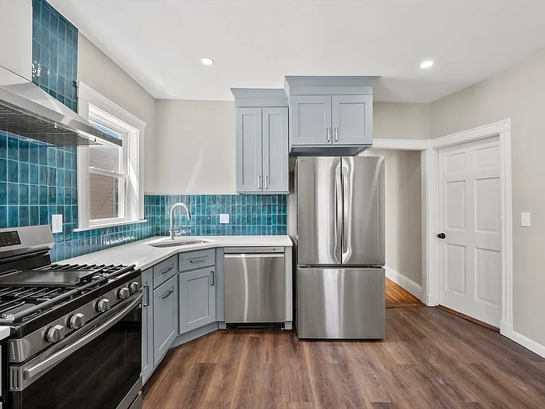 18 Lyon St #3 — Photo 2