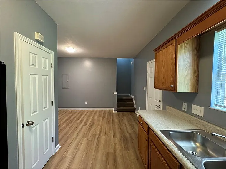 24 S Eugenia Pl NW — Photo 7